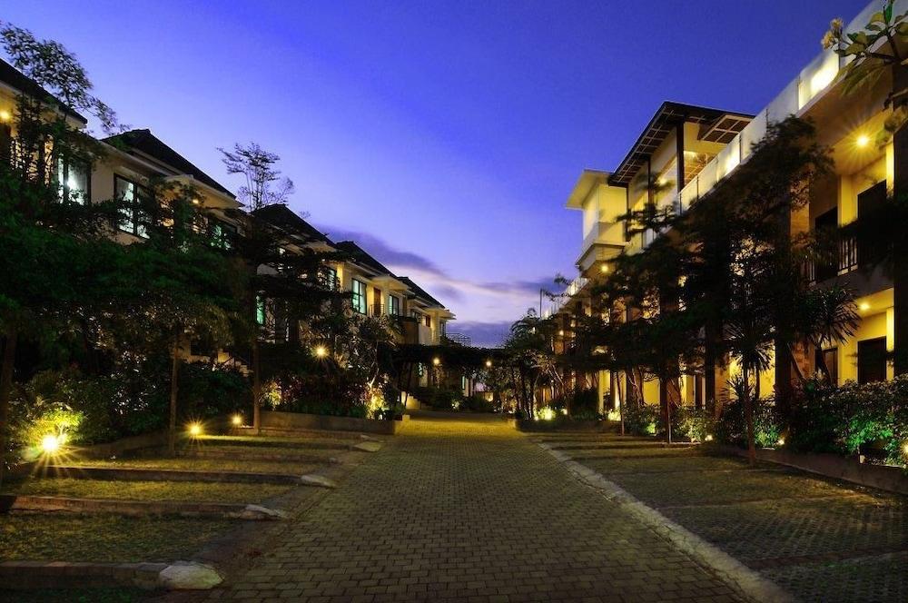 Parkside Denbukit & Hotel