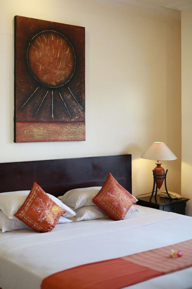 The Batu Belig & Hotel 2*