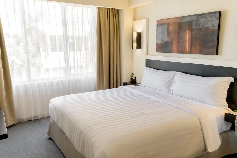 Aston & Convention Hotel 4*