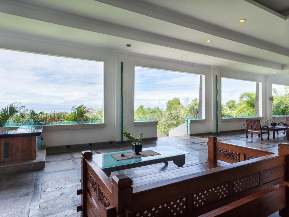 Hillstone Uluwatu Hotel