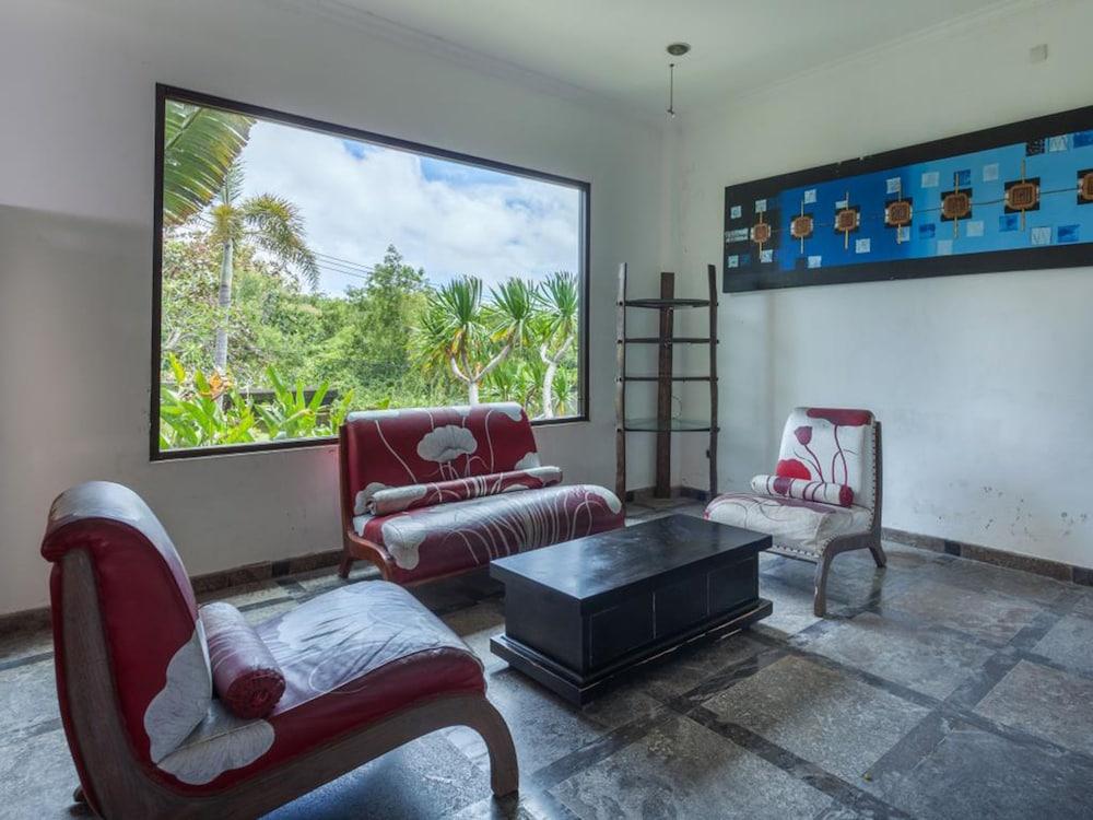Hillstone Uluwatu 5*