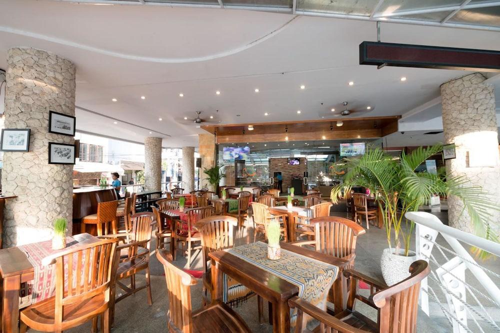 Hotel Kutabex Beachfront Hotel 3*