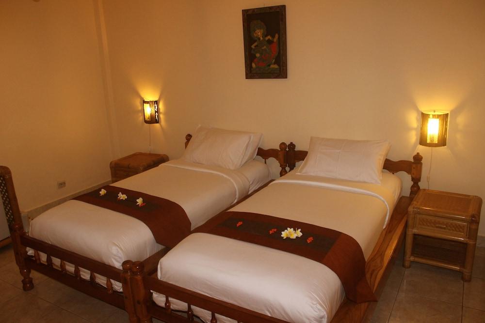 Chonos Hotel Lovina (Bali)
