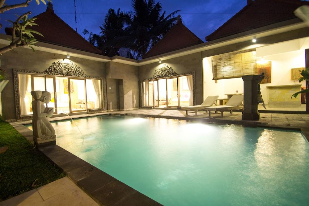 Lestari Villa *