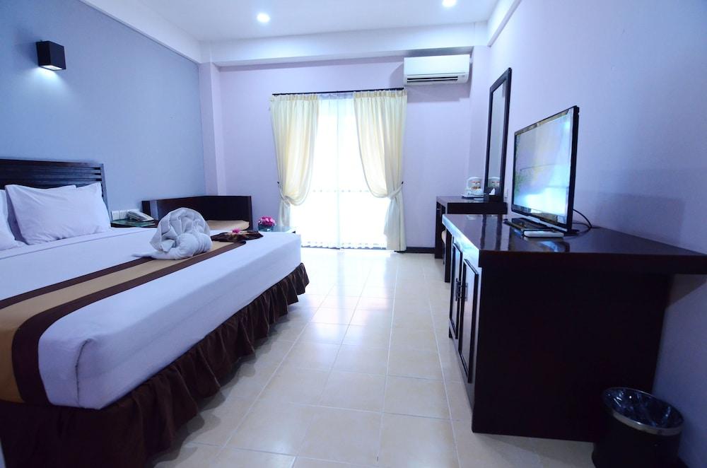 Grand Santhi Hotel