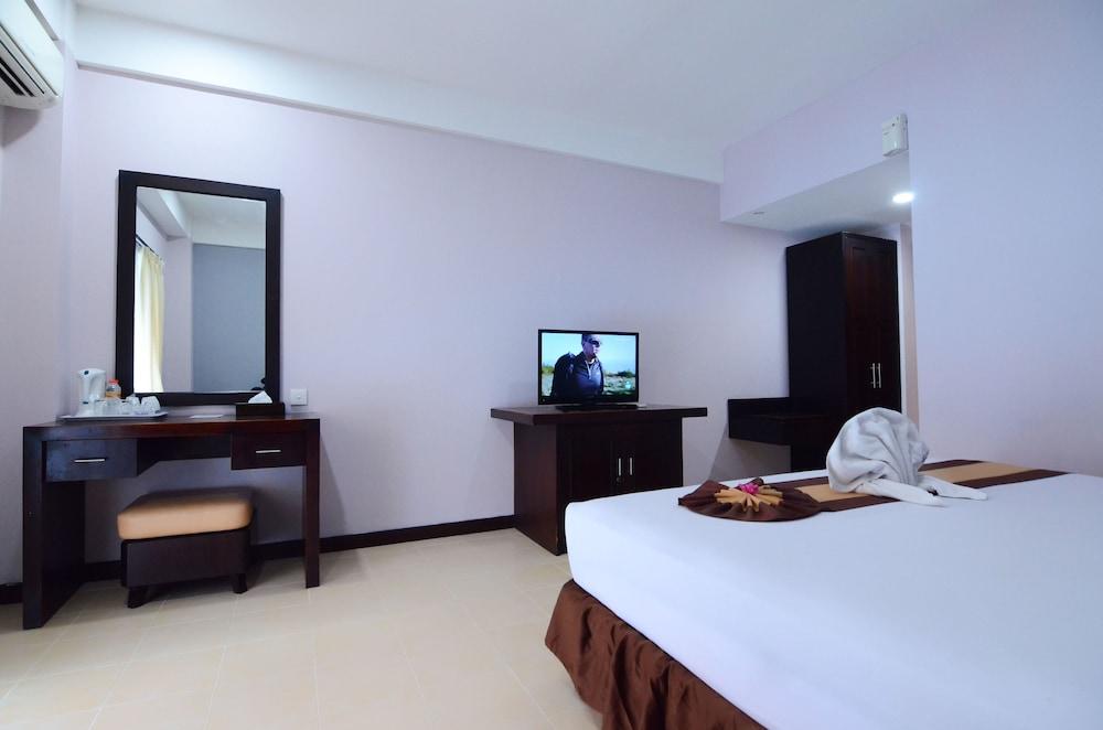Hotel Grand Santhi 3*