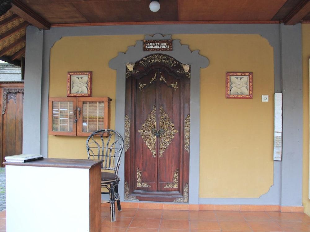 Suji Guest house 2*
