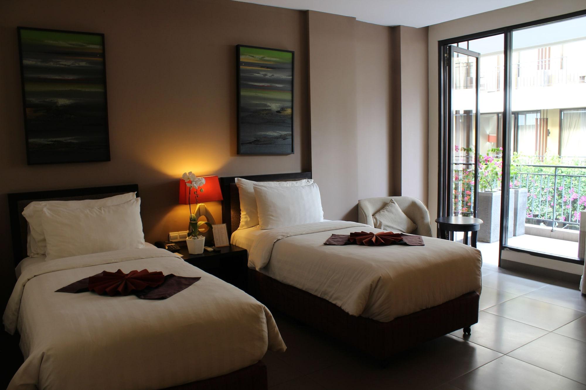 100 Sunset Kuta & Ballroom Hotel 3*