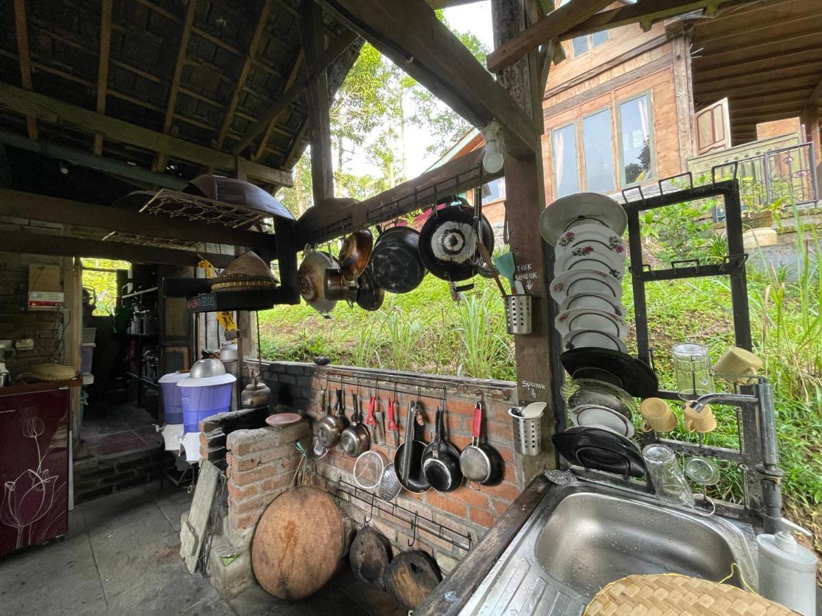 Oemah Tepi Sawah Lodge