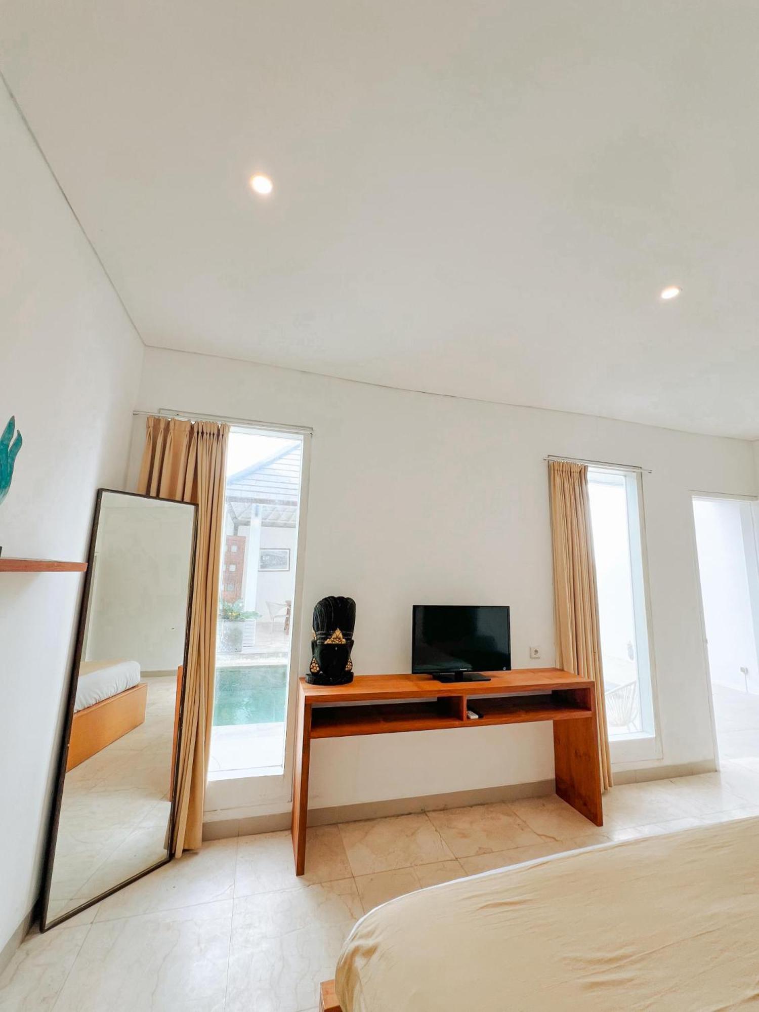 Apple & Holiday park 4*