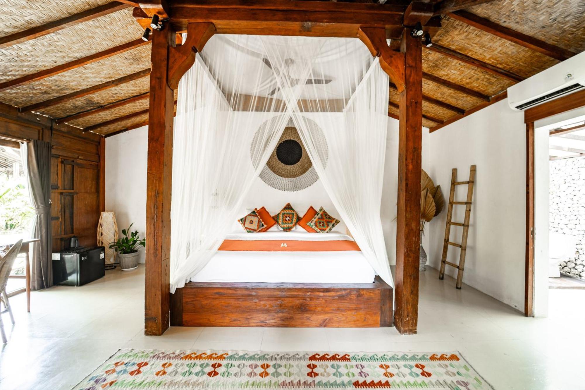 Kayu Mama And 4* Uluwatu (Bali)