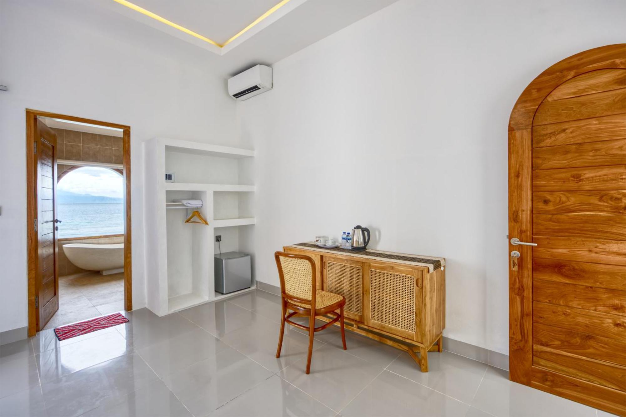 Moontana Beachfront Villa *