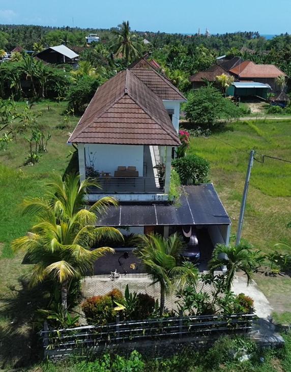 Three Palms Surf & Medewi Bed & Breakfast