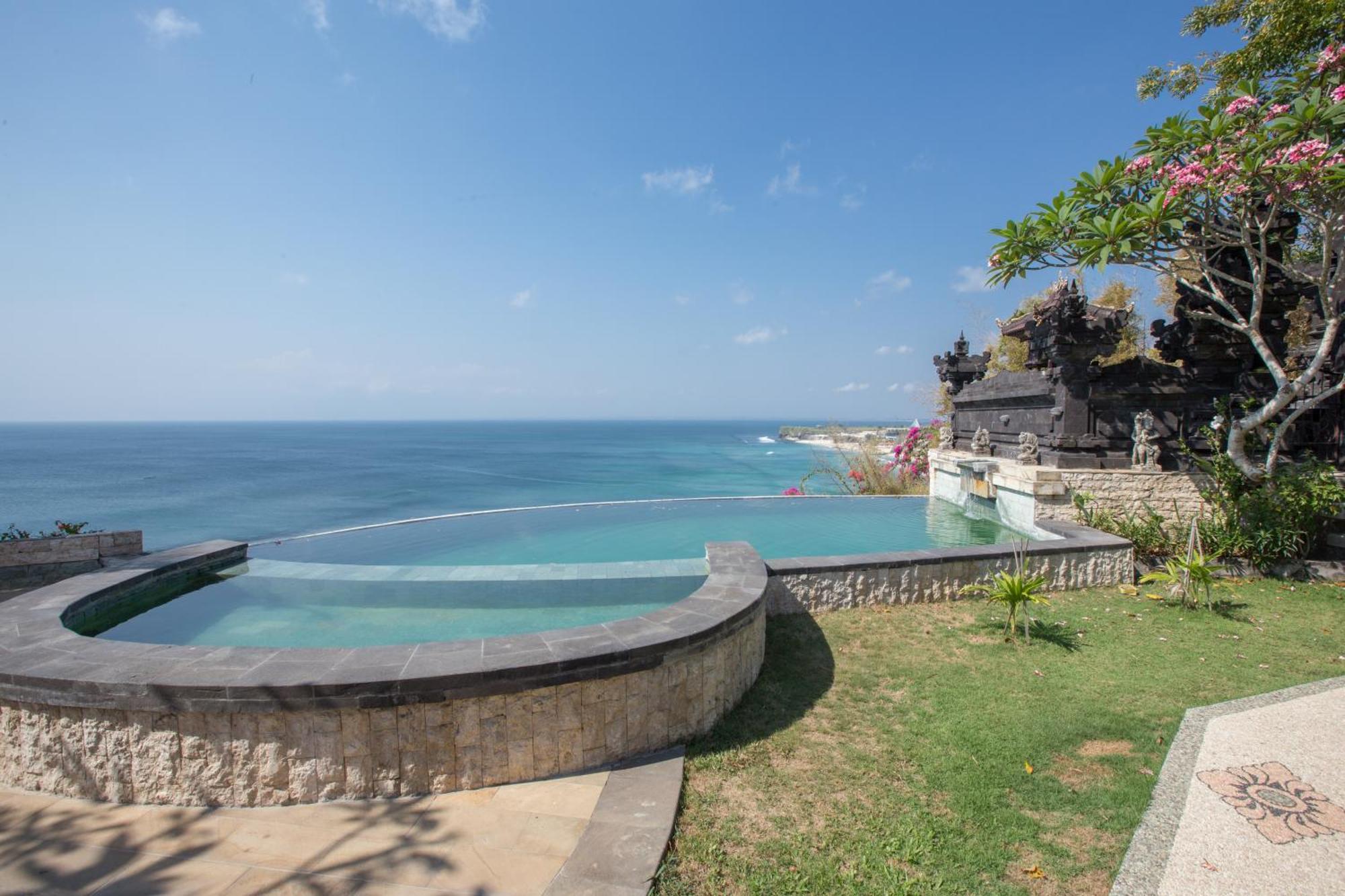 Kembang Kuning Uluwatu (Bali)