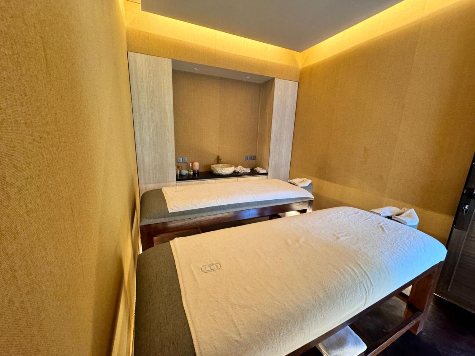 Poco Poco By Aayan Hotel