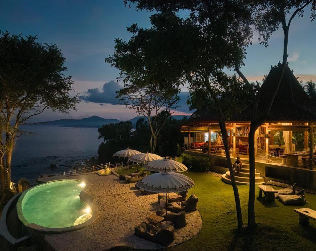 Bali Cliff Glamping Luxury tent Seraya