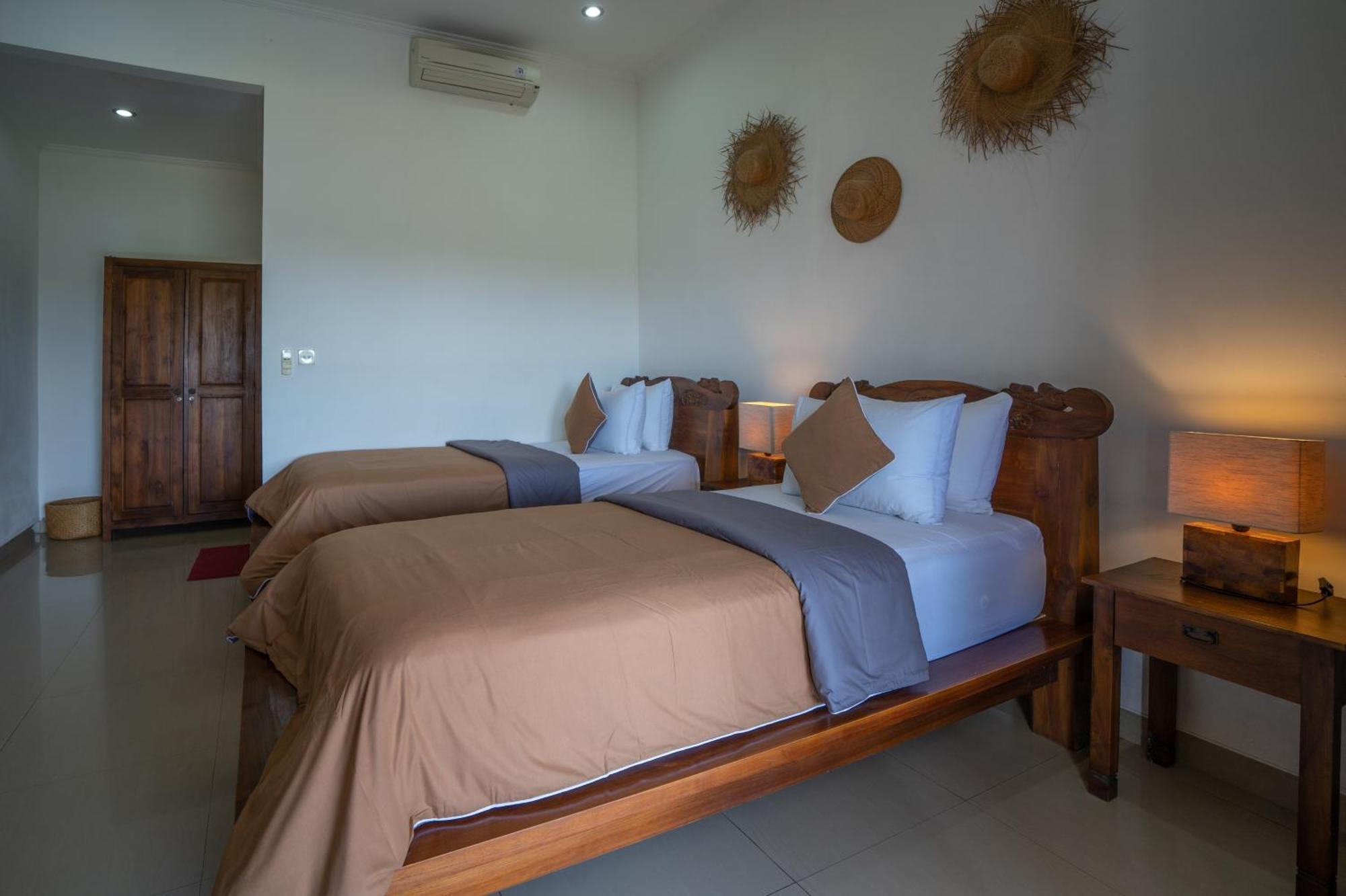 Guest house Wiras Village