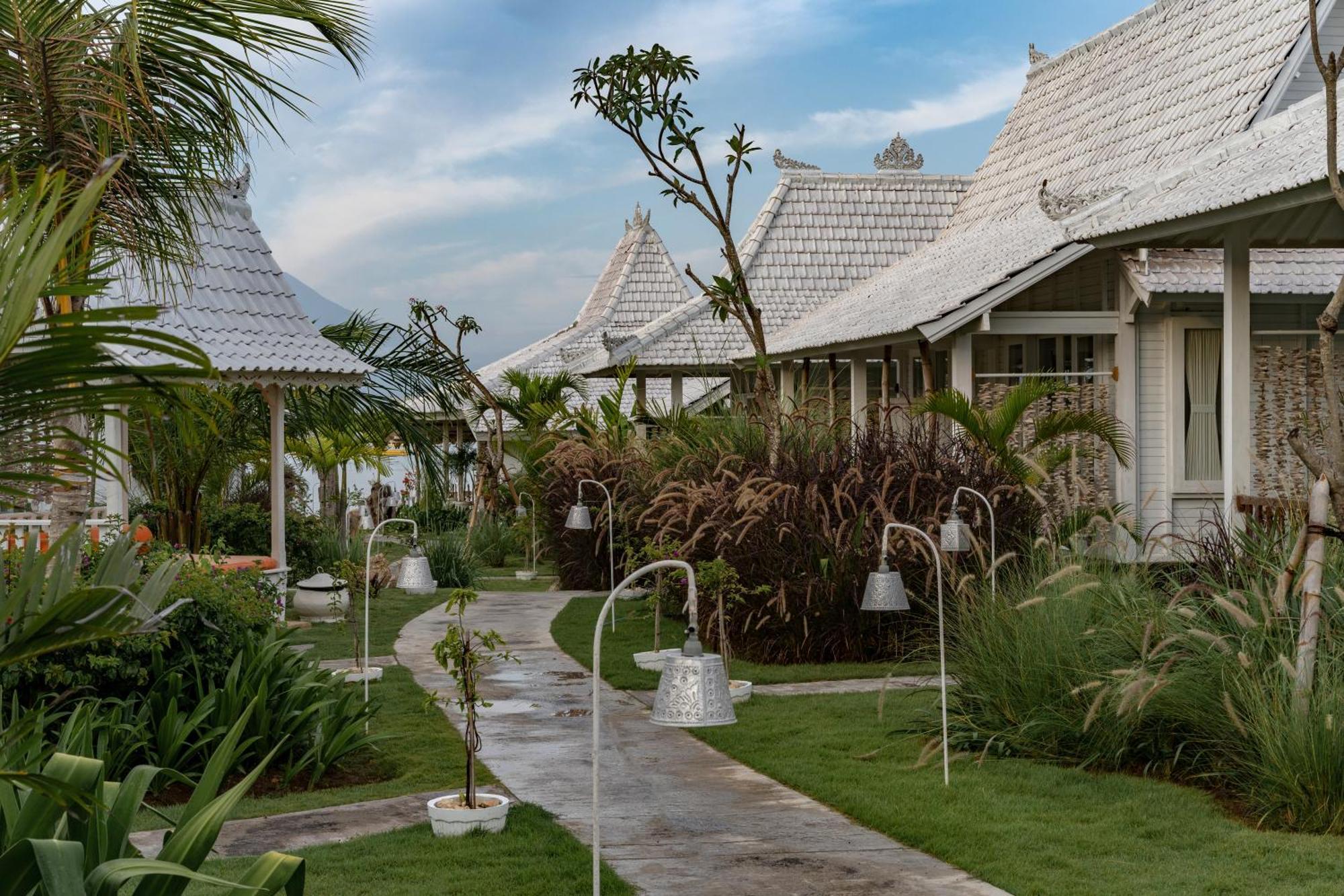 Hotel Paus Putih 3*