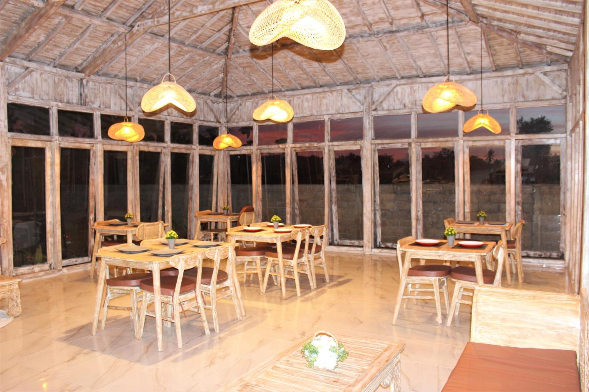 Village Jungle Resort Batununggul