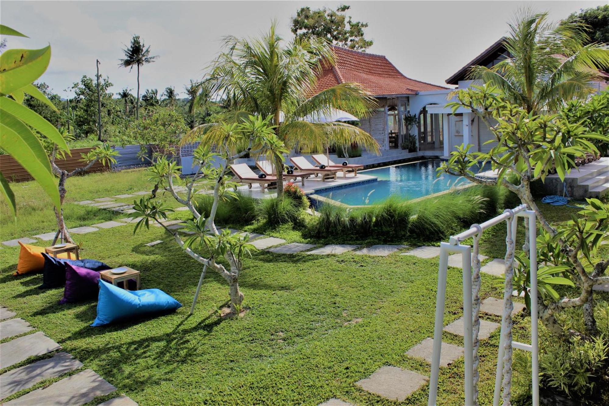 Village Jungle Resort Batununggul
