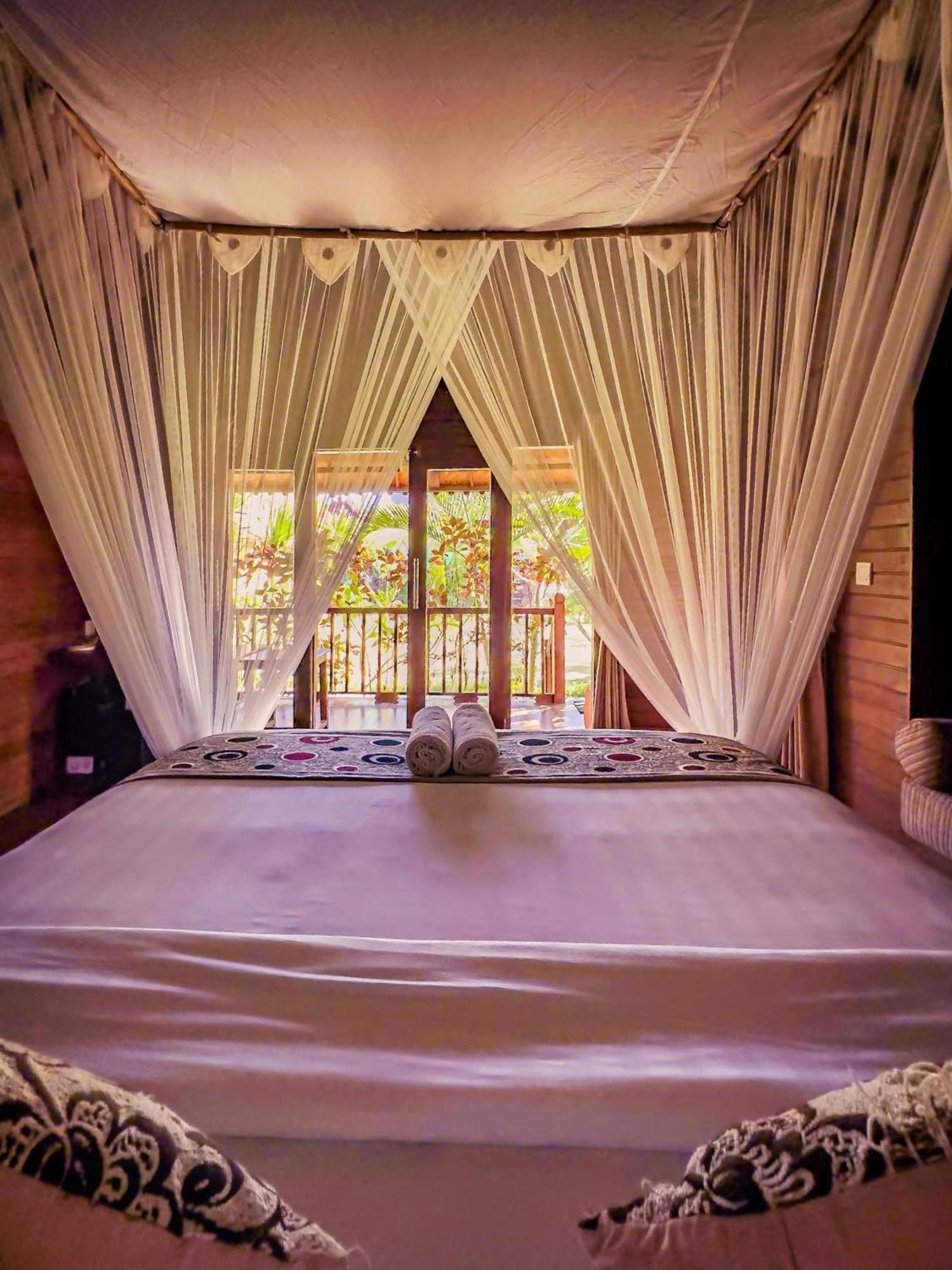 Island Garden Huts 3*