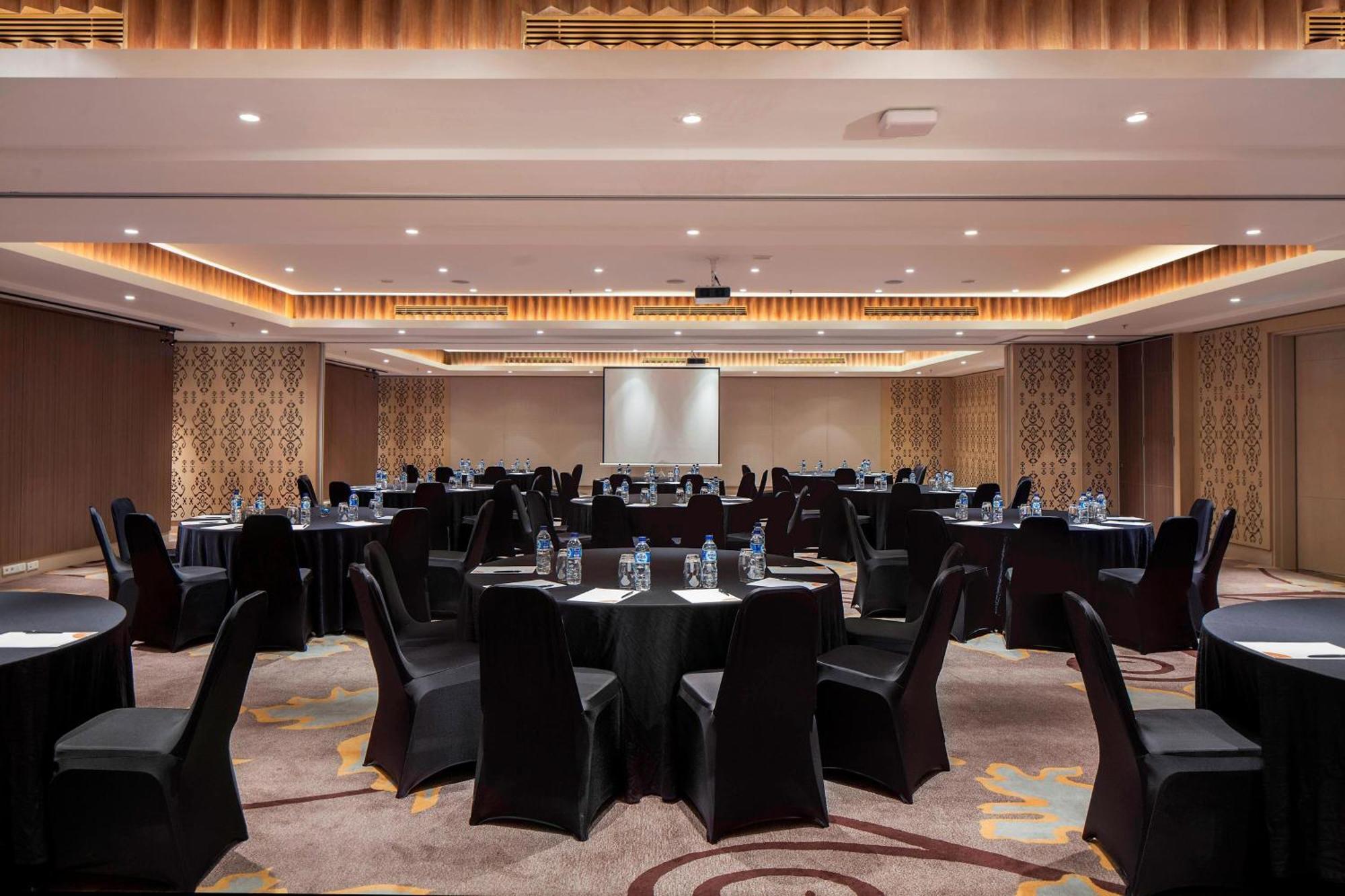 Courtyard By Marriott Bali 5*