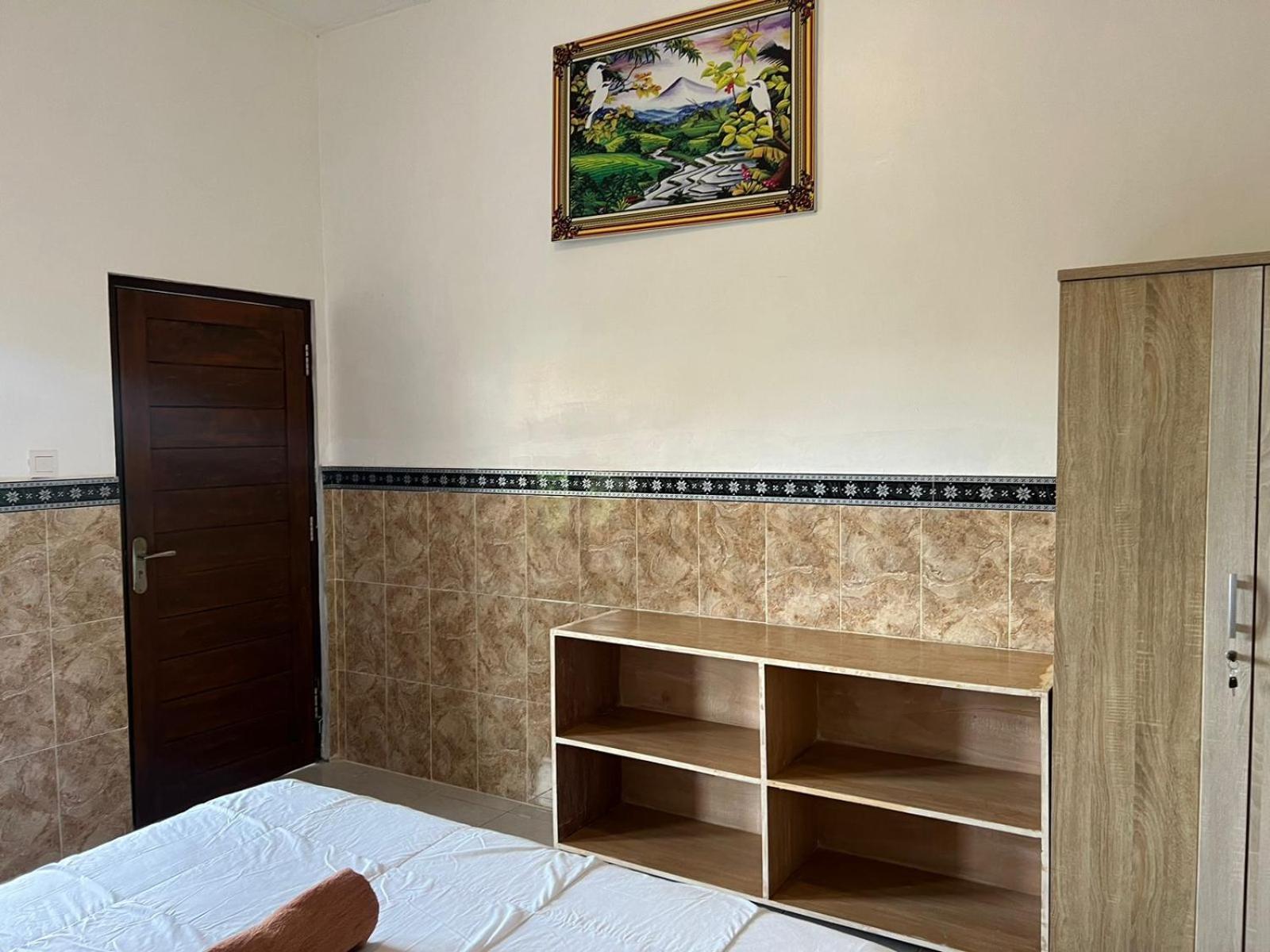 Leo Guest house