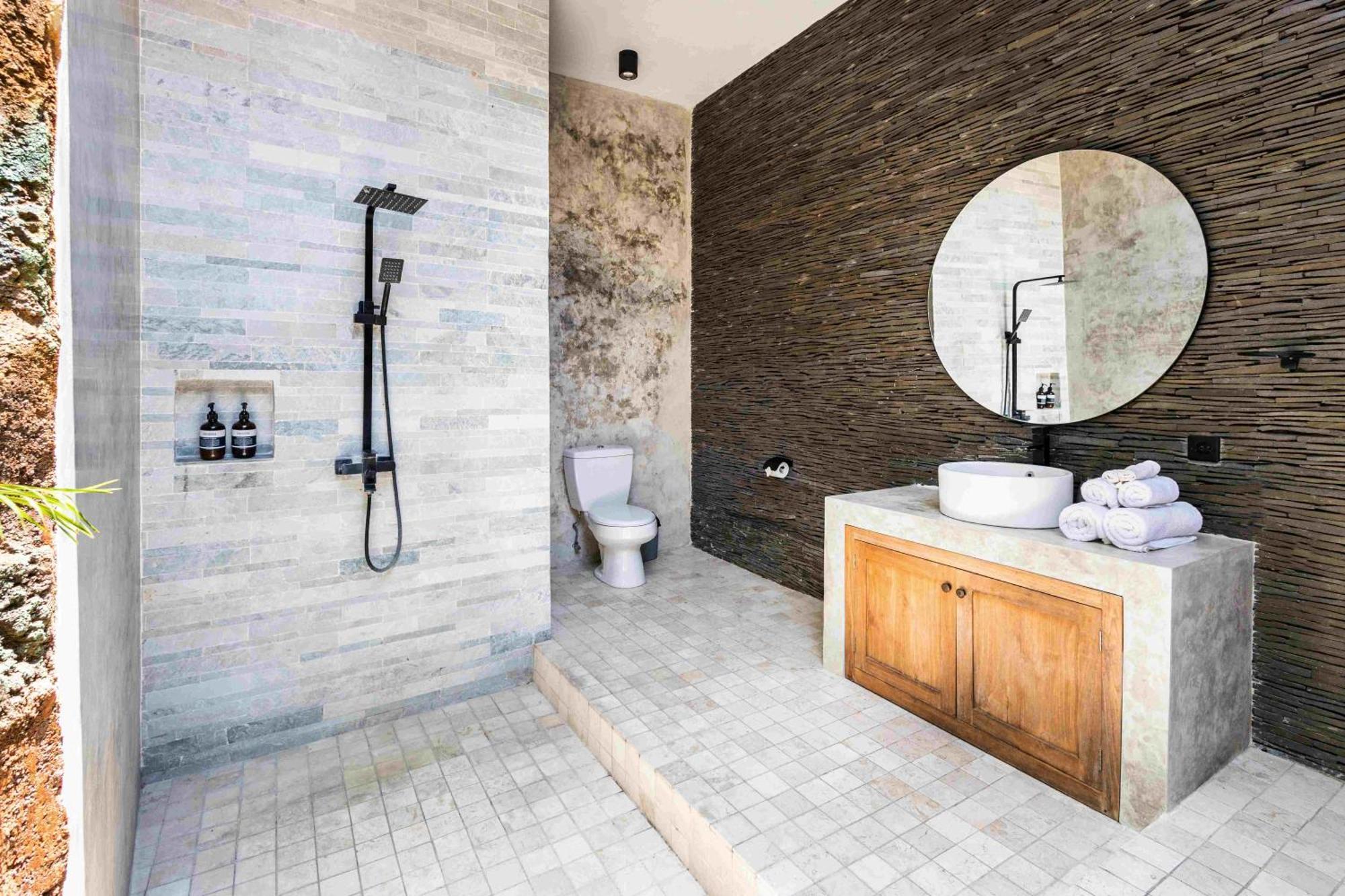 Nesanur - Comfortable & Spacious Beachside Villa *