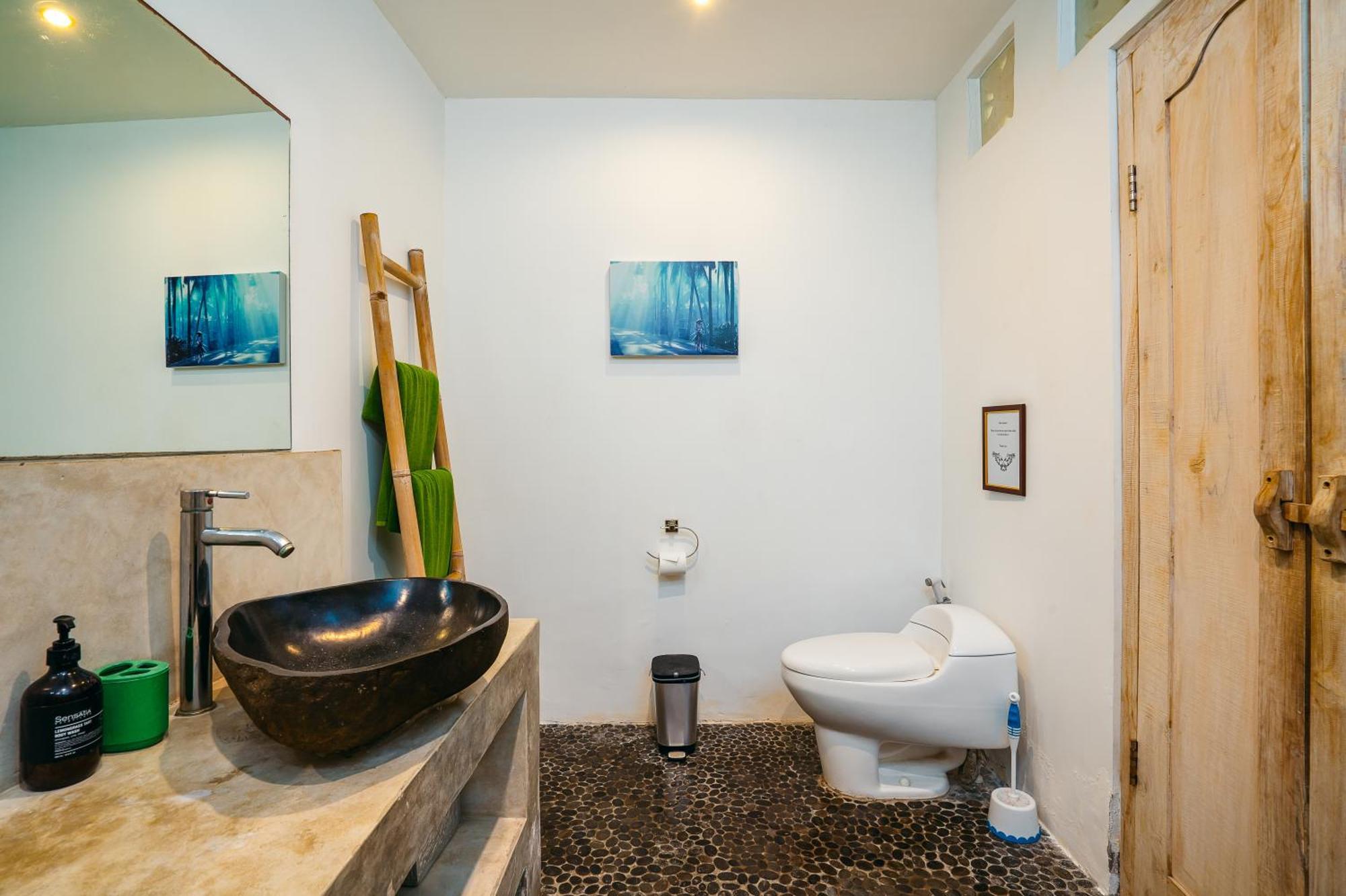 Villa Niri - Beautiful 4br Teak Joglo In Oberoi Seminyak, A Tranquil Retreat *