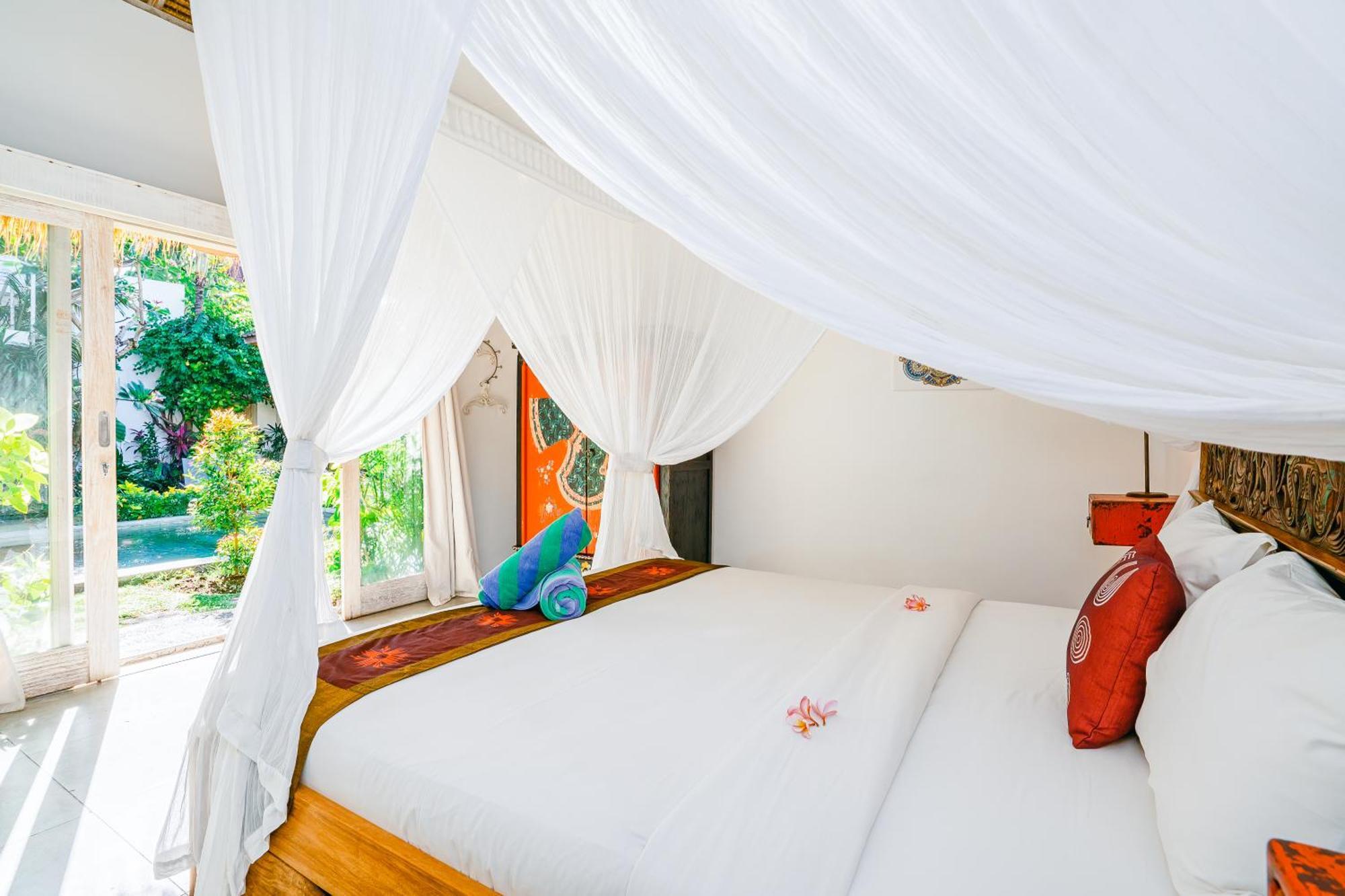 Villa Niri - Beautiful 4br Teak Joglo In Oberoi Seminyak, A Tranquil Retreat *