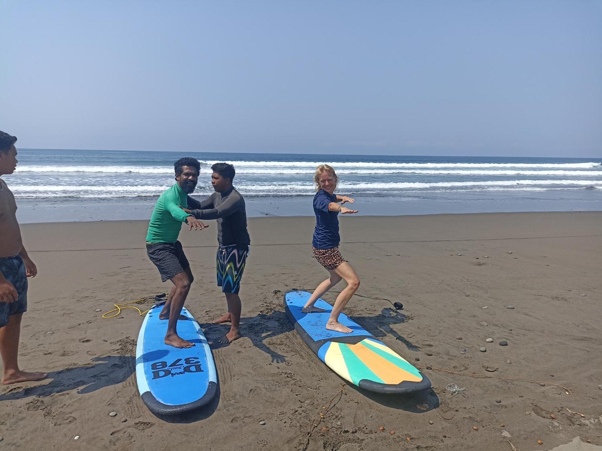 Homestay Ayolah Surf House &surf Camp *