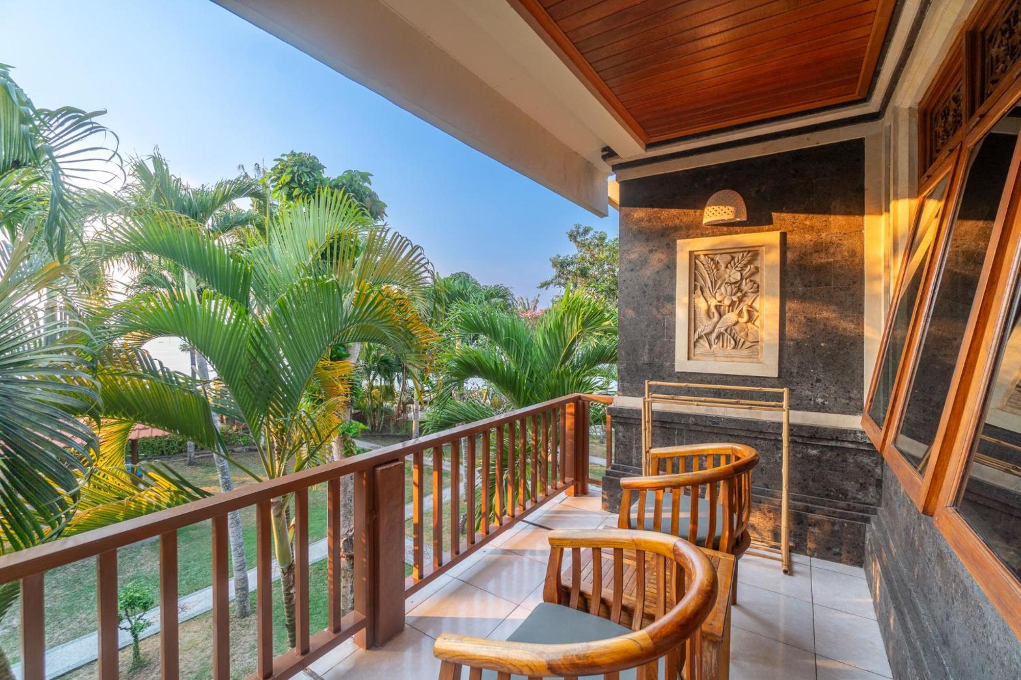 Kembang Kuning Uluwatu (Bali)