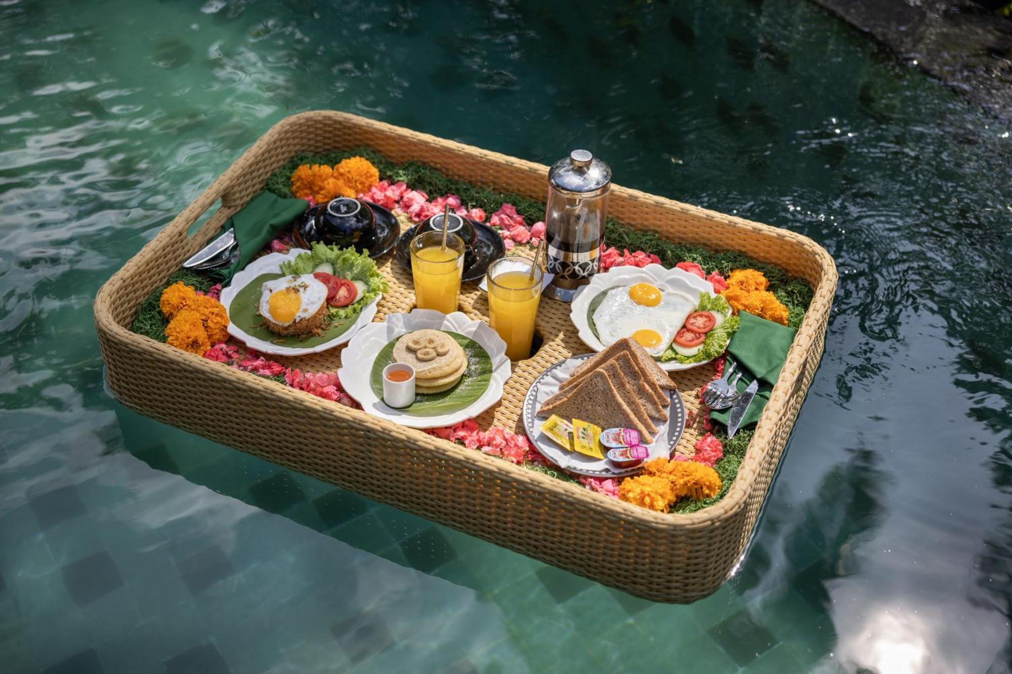 Capung Asri Eco Luxury With Private Pool Bed & Breakfast