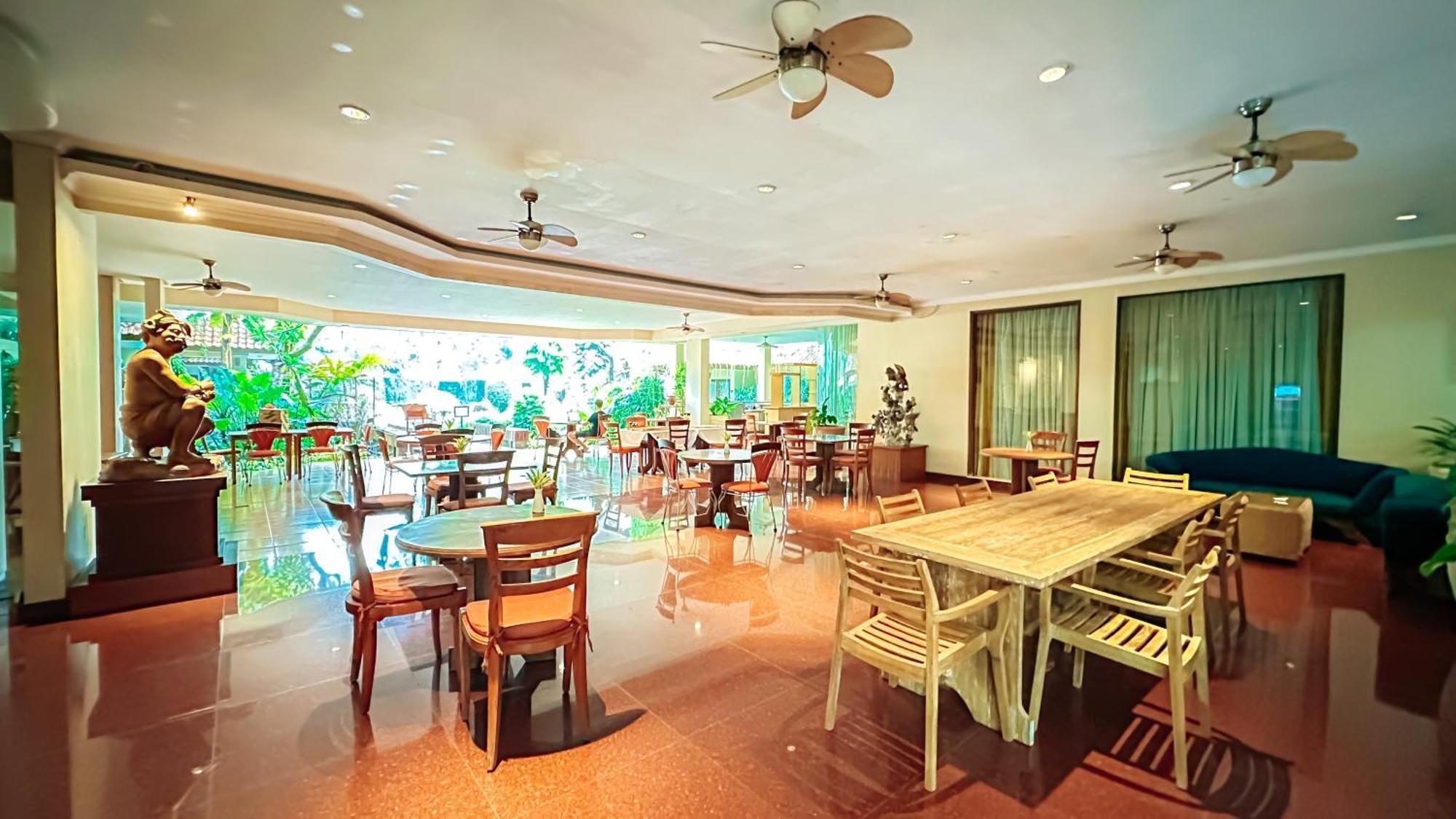 Hotel Parigata And
