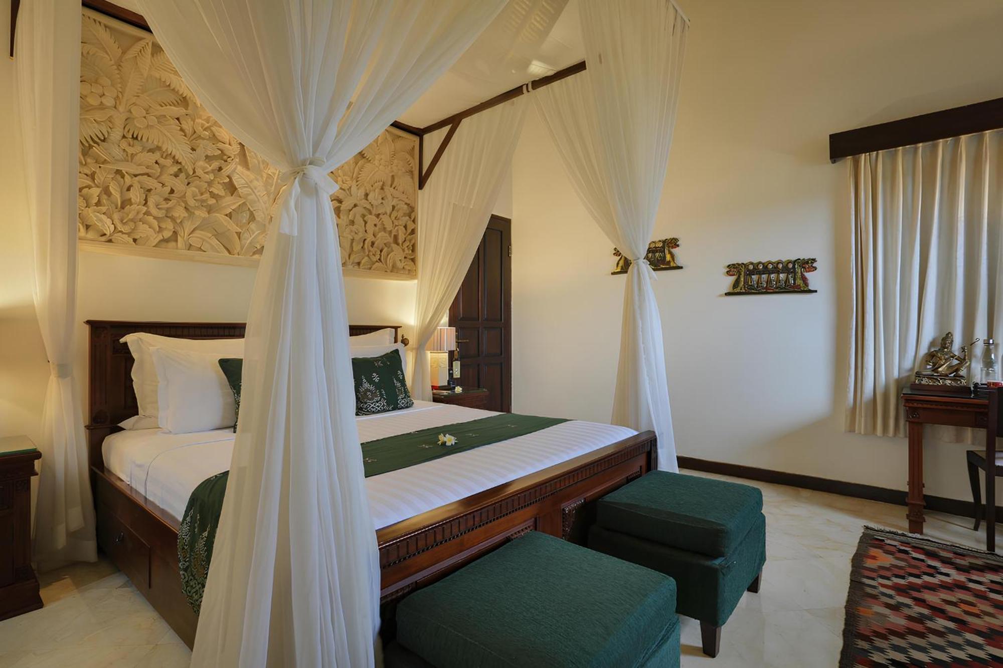 Manzelejepun & Pavilion Hotel 4*