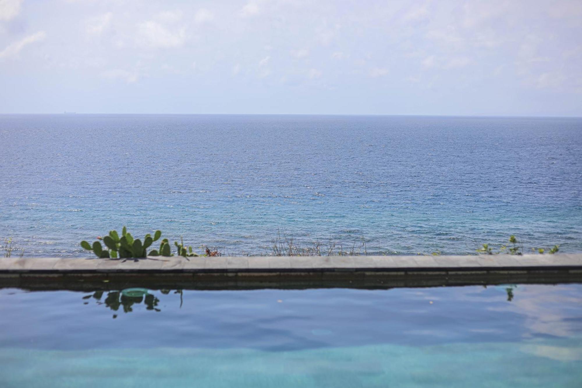 Manta With Sea View Batununggul