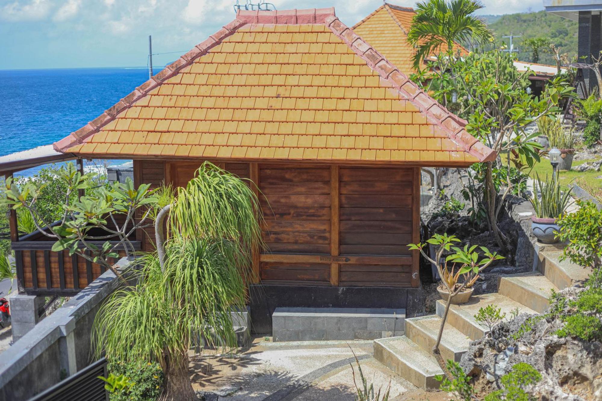 Manta With Sea View Guest house Batununggul