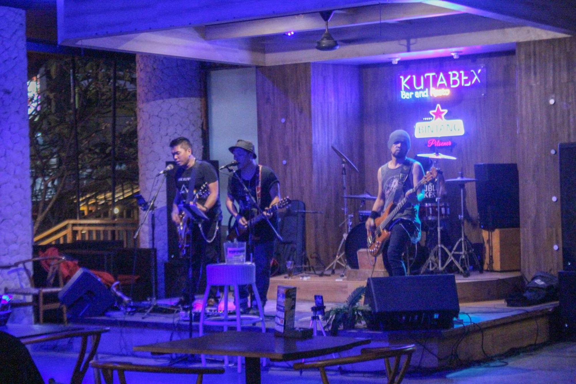Kutabex Beachfront Hotel Hotel 3*