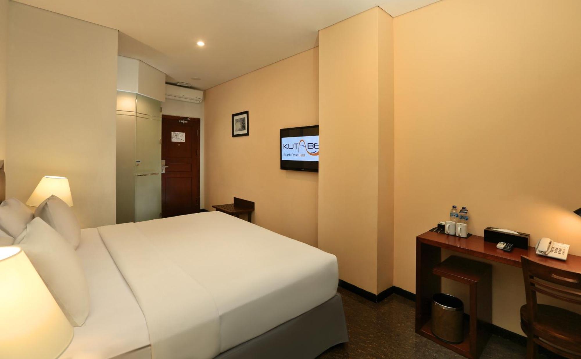 Kutabex Beachfront Hotel 3*