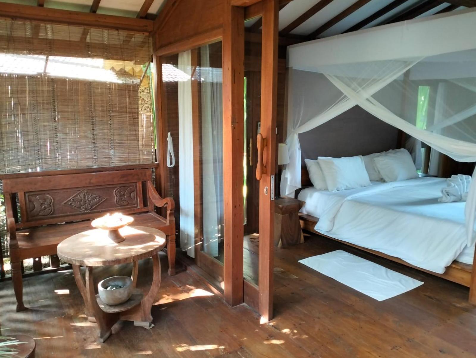 De Ubud & *