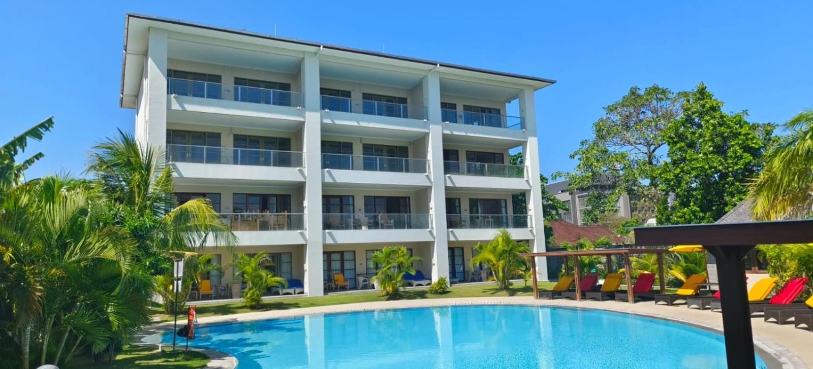 Peninsula Bay Hotel