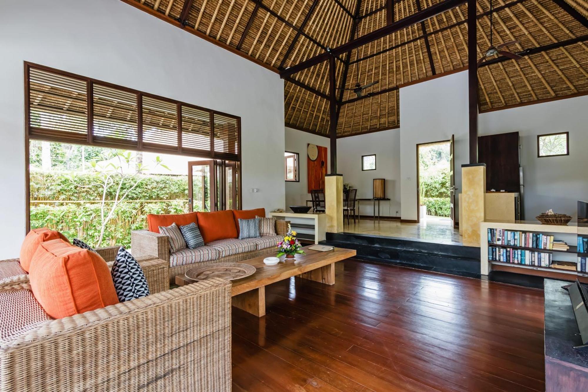 Villa Sasoon, 100 Mt To