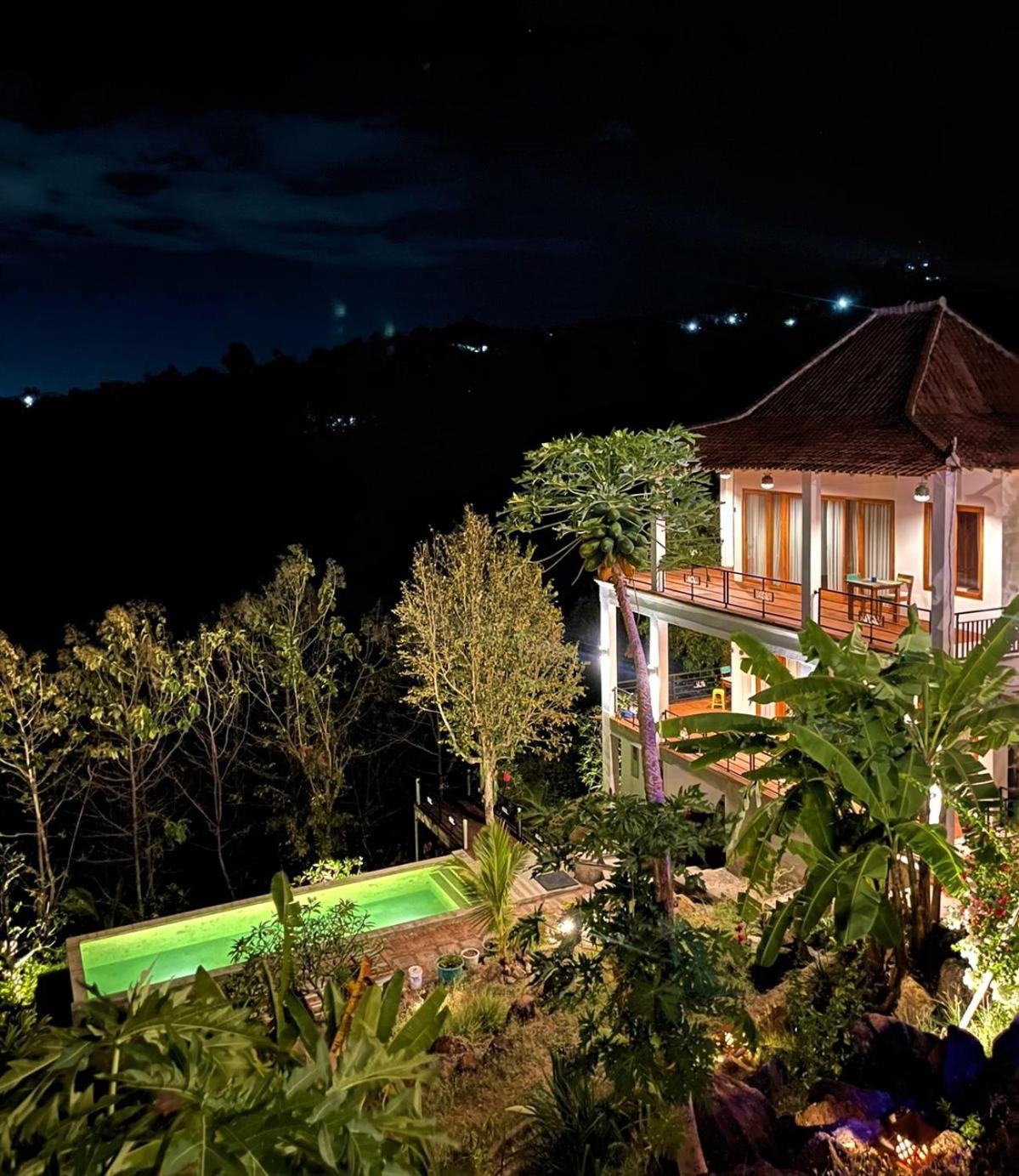 Liri - Ocean, Hills, Valley View