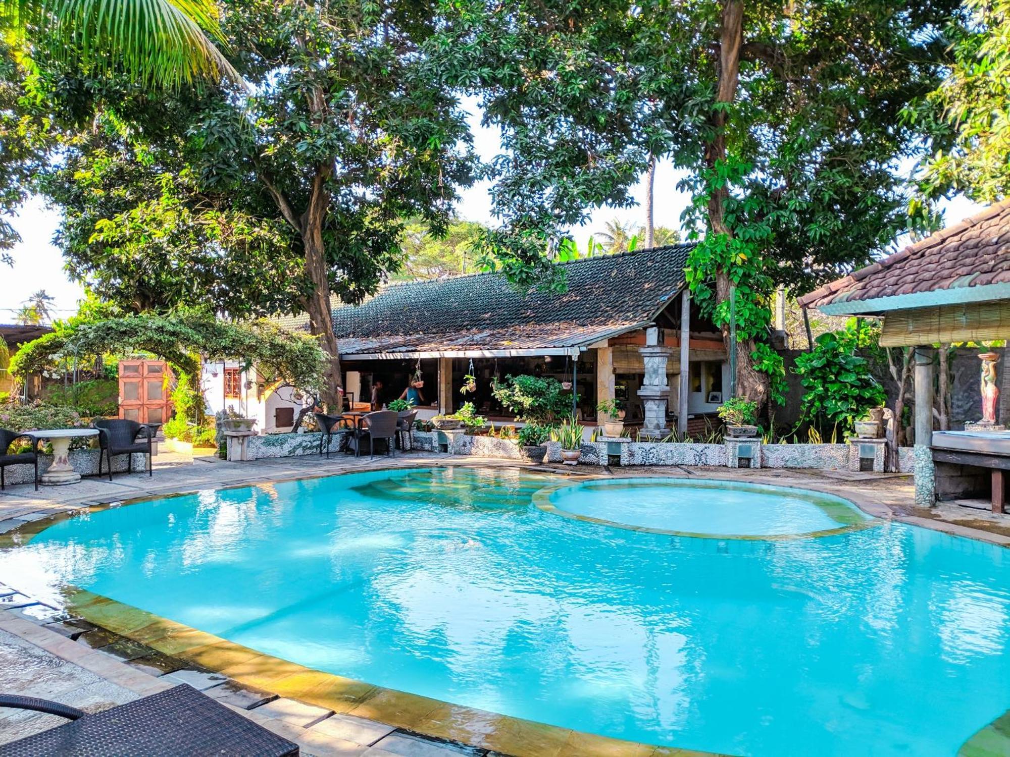 Deutsches-eck Rikesti Lovina (Bali)