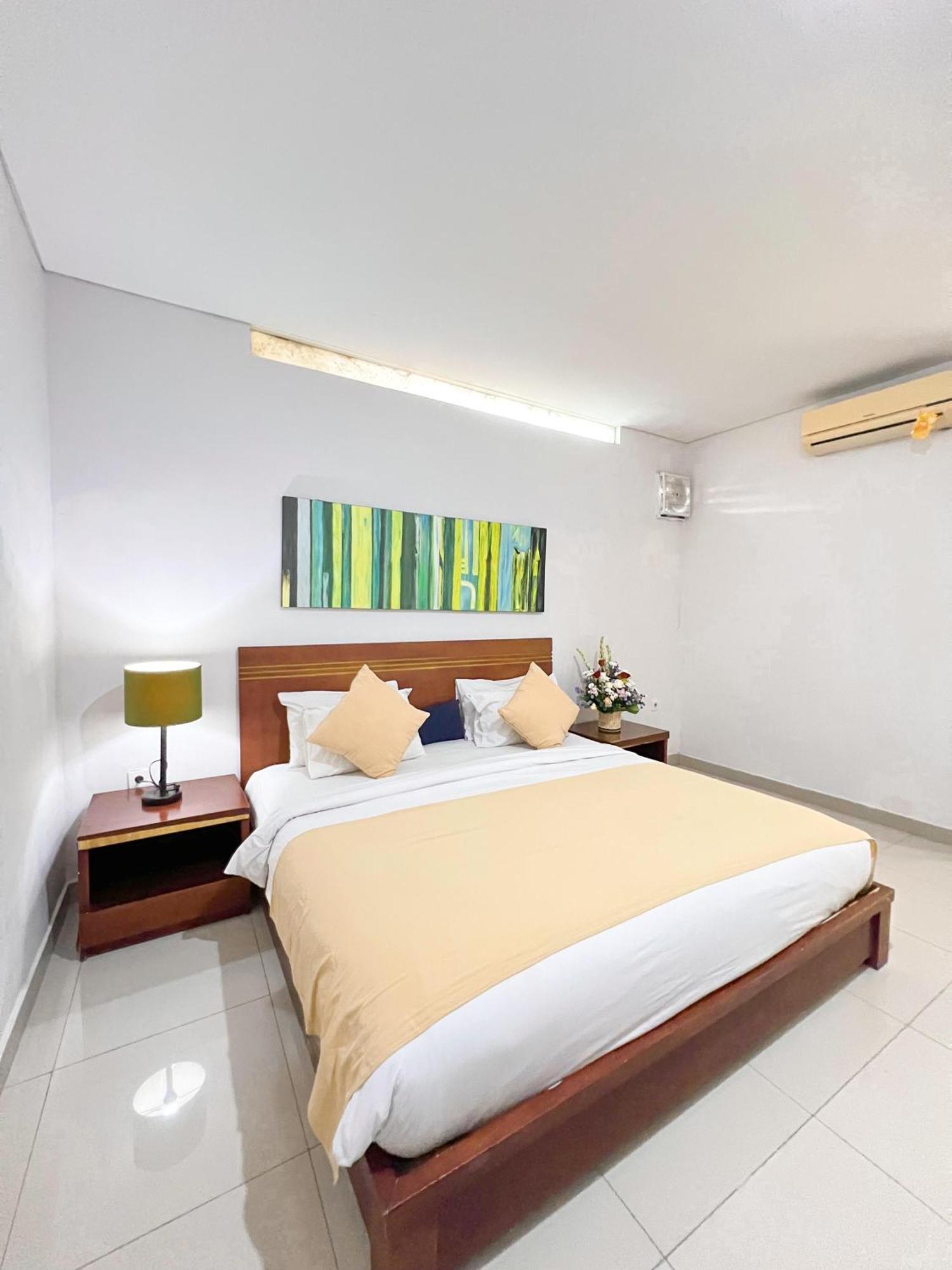 Apple & Holiday park Kerobokan (Bali)