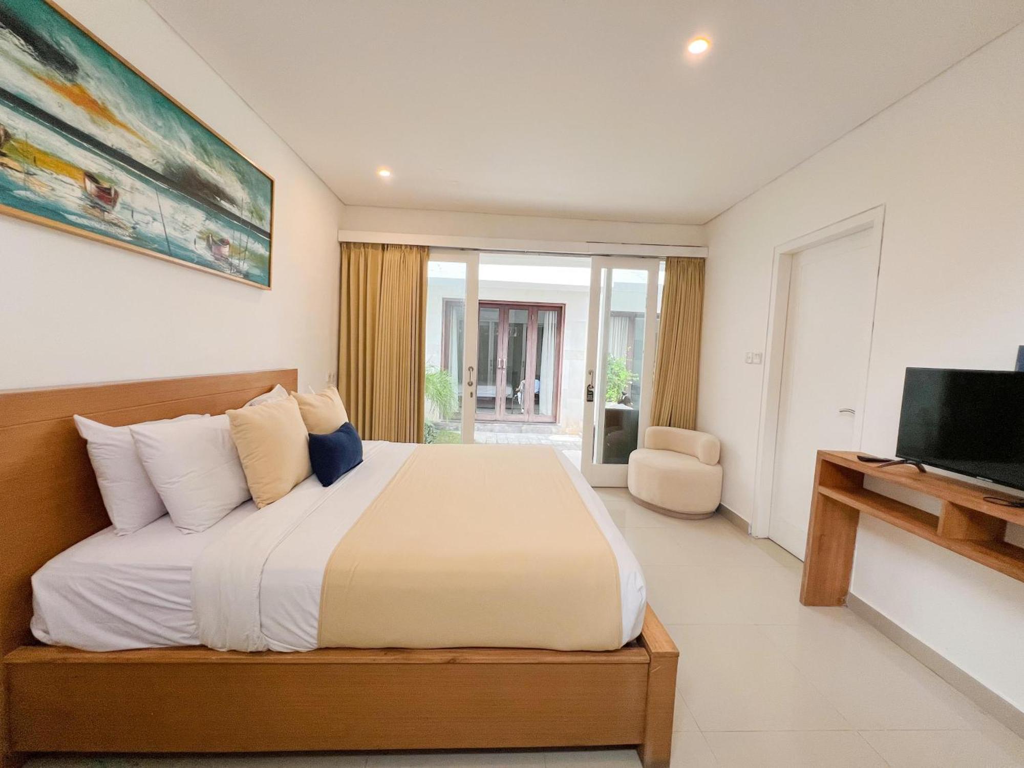 Apple & 4* Kerobokan (Bali)