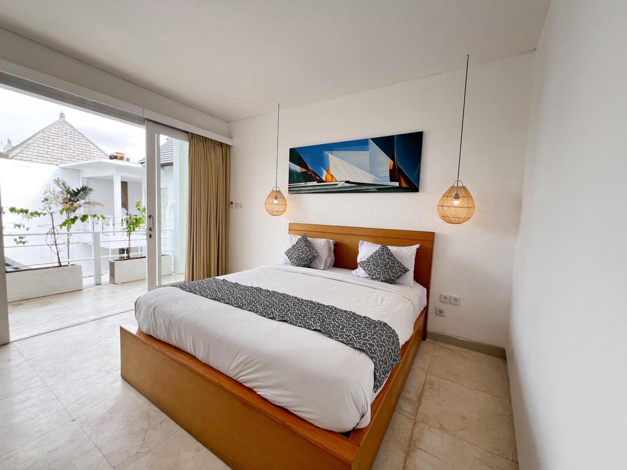 Apple & Holiday park Kerobokan (Bali)