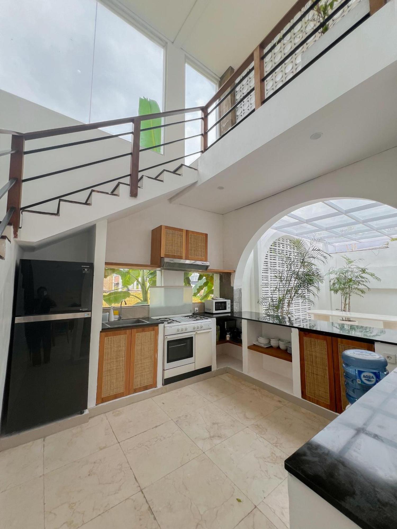 Apple & Holiday park Kerobokan (Bali)