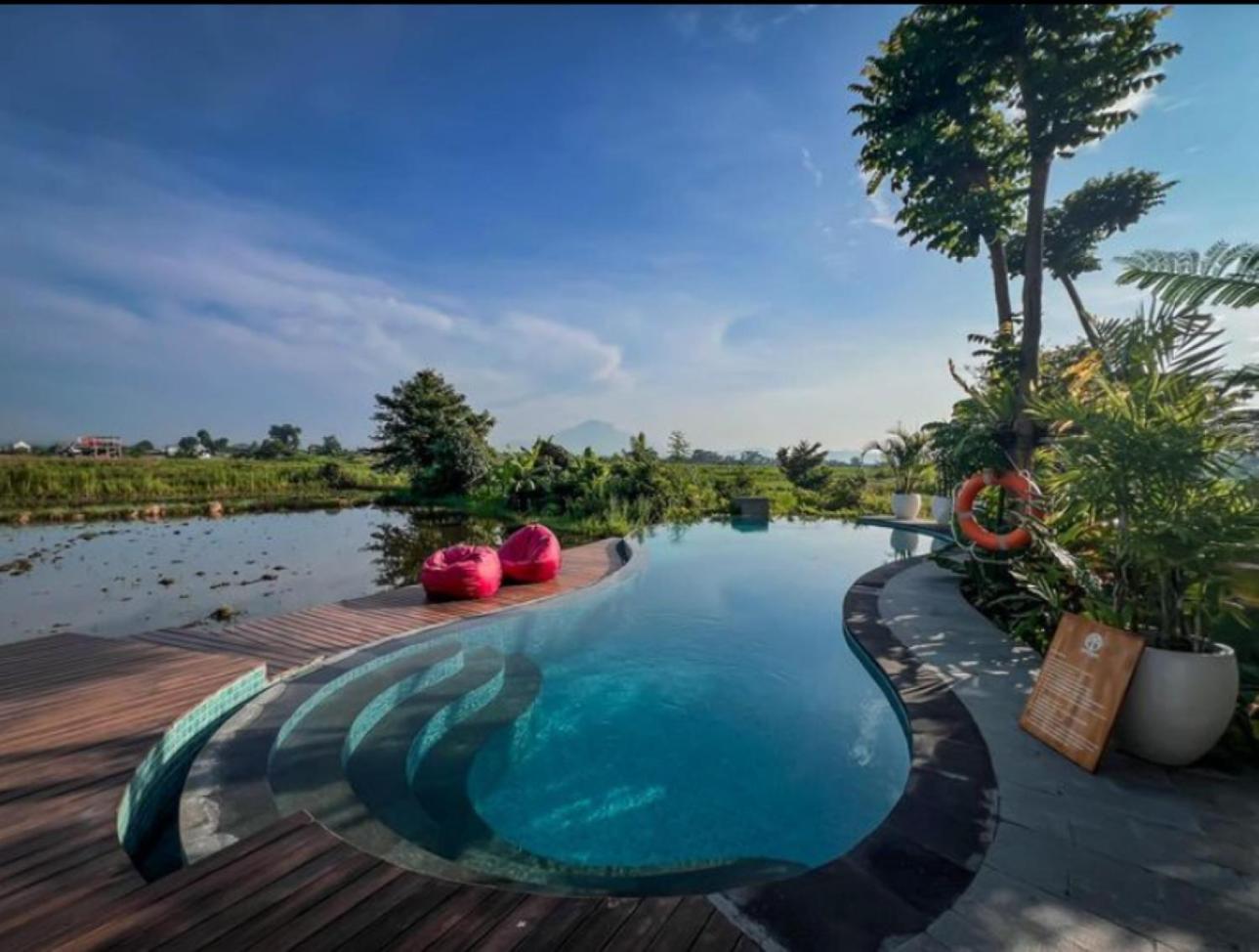 Hotel Odessa Village By Pramana 3*