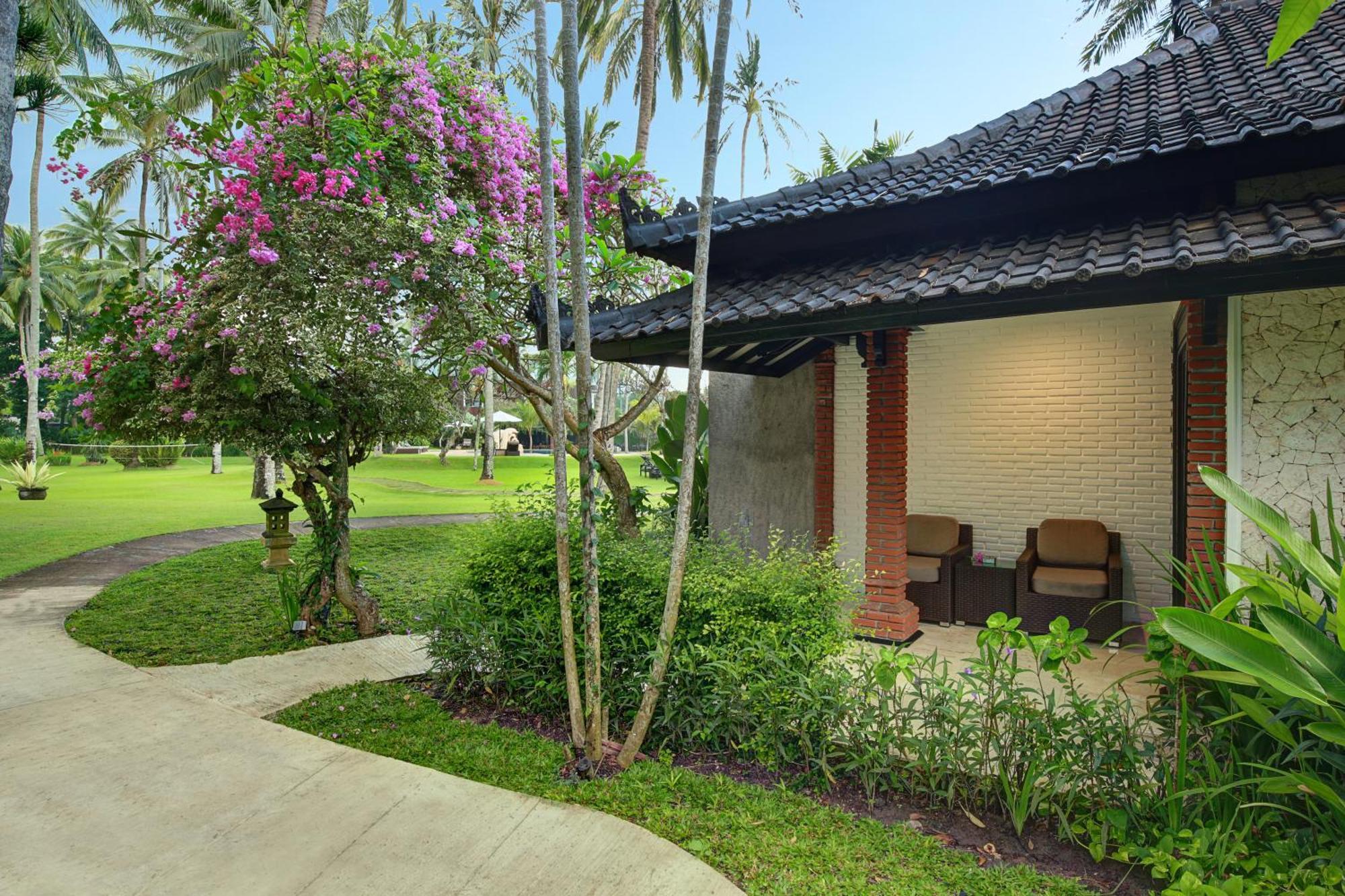 Resor Candi & 4*